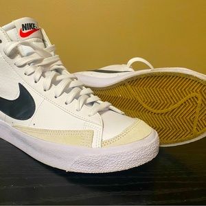 Nike Blazer Mids 77